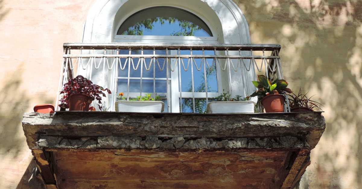 Balkon bröckelt